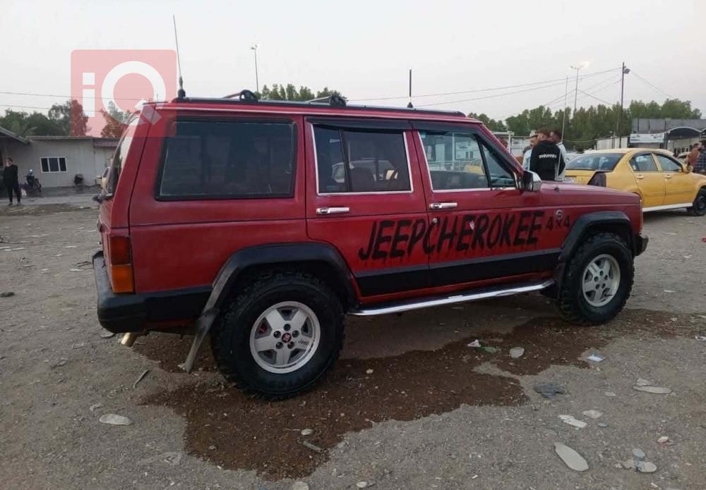 جیپ گراند شیرۆکی